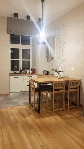 Street Apartment